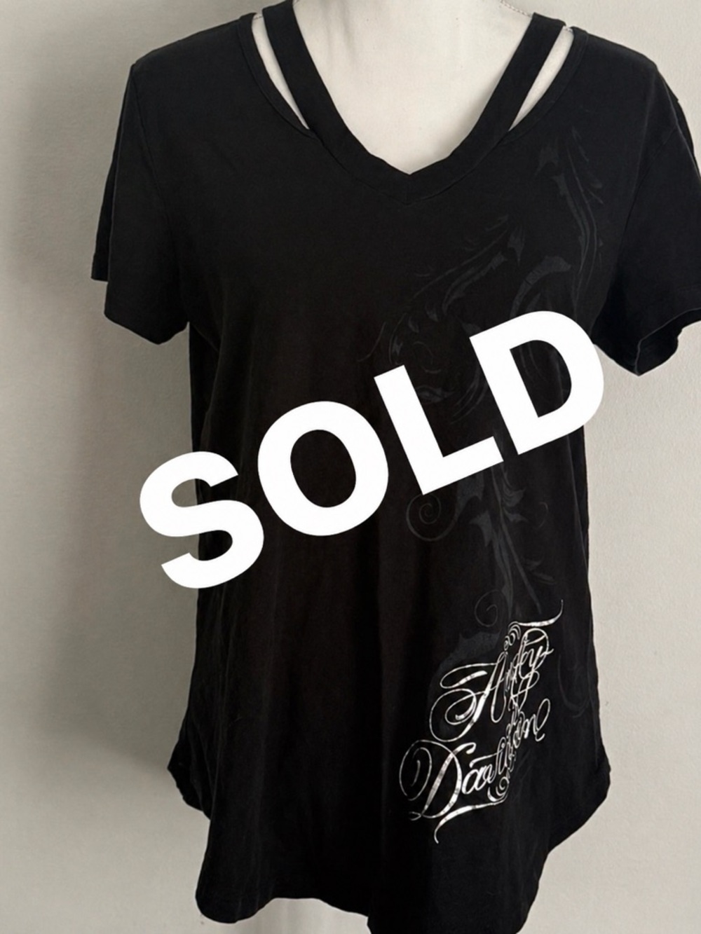 ✨SOLD✨Harley-Davidson Women’s Black Cutout V-Neck Graphic Tee Ashboro NC Size XL